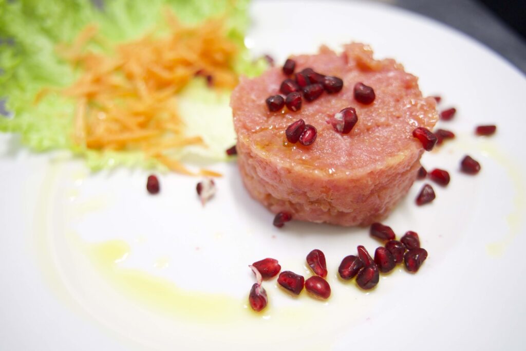 Tartare di tonno con melograno